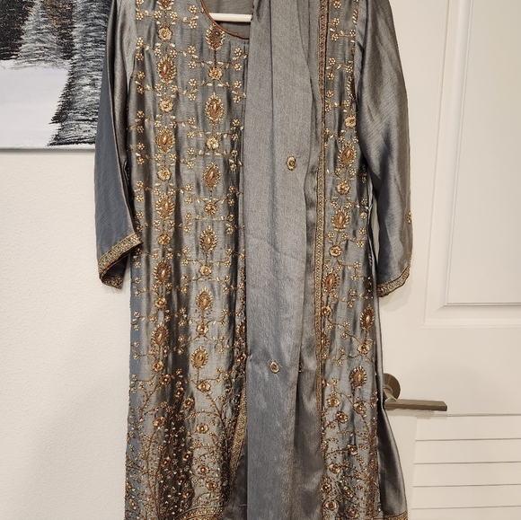 Pakistani desi wedding silk shalwar kameez 2pc - Picture 6 of 6